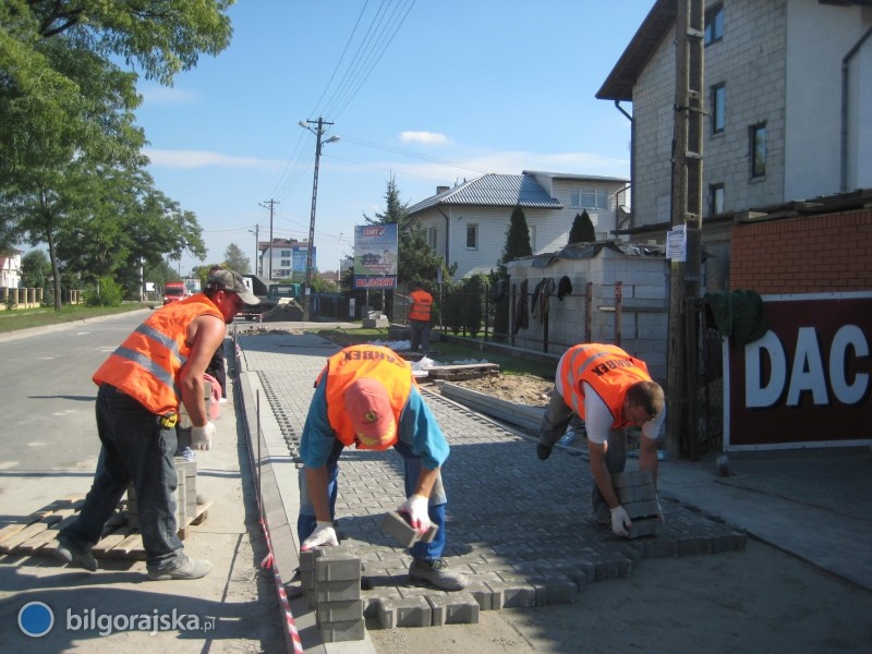 Kolejny market poprawia drog�