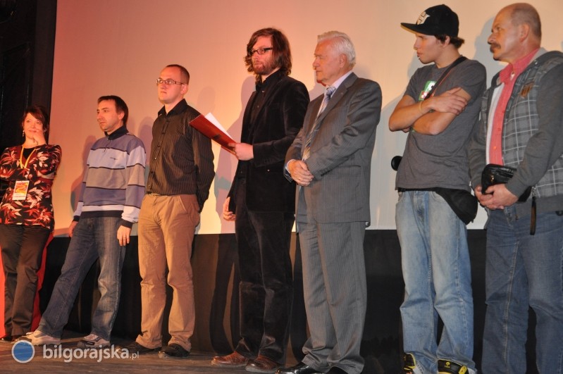 Ale Kino pow�drowa�o